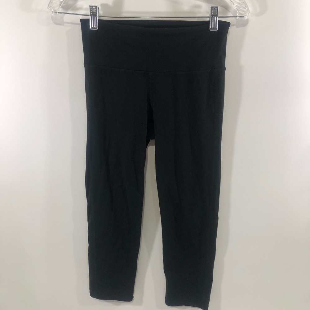 Athleta Black Mid-Rise Capri Leggings